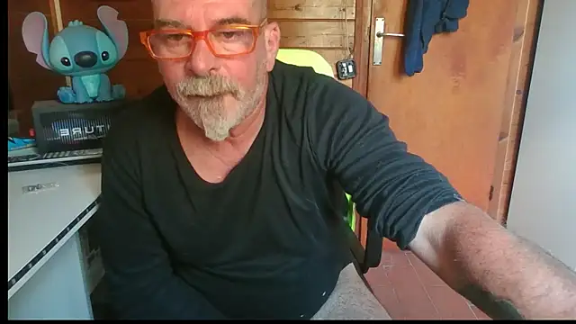 Snapshot of 0oscar_xxx chatting on October 26, 1:28 pm 0oscar xxx online show from October 26, 1:28 pm