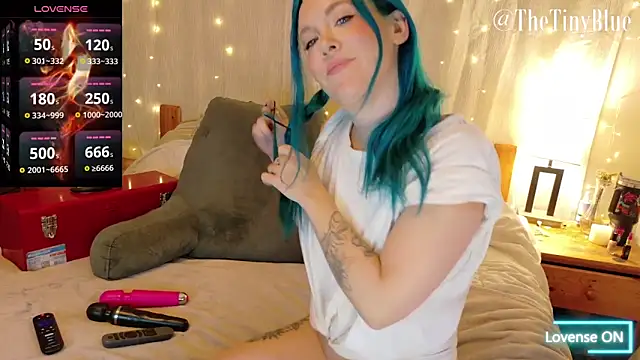 thetinyblue online show from October 6, 4:26 pm