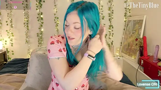 thetinyblue online show from January 7, 5:37 pm