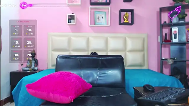 Snapshot of sharoll_nasty chatting on October 24, 7:27 am sharoll nasty online show from October 24, 7:27 am