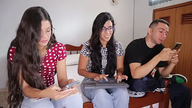 funcouple1985 online show from December 5, 3:06 pm