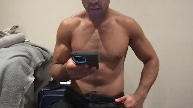 Snapshot of BigGuyMuscle chatting on February 6, 5:35 am BigGuyMuscle online show from February 6, 5:35 am
