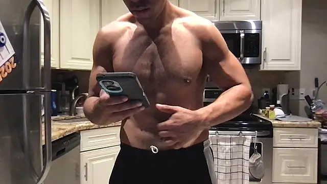 Snapshot of BigGuyMuscle chatting on February 11, 11:22 pm BigGuyMuscle online show from February 11, 11:22 pm