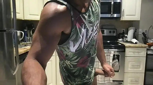 Snapshot of BigGuyMuscle chatting on February 13, 9:27 pm BigGuyMuscle online show from February 13, 9:27 pm