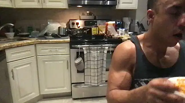 Snapshot of BigGuyMuscle chatting on February 26, 12:49 am BigGuyMuscle online show from February 26, 12:49 am