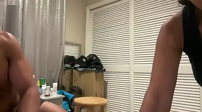 Snapshot of BigGuyMuscle chatting on March 5, 6:01 am BigGuyMuscle online show from March 5, 6:01 am