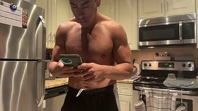 Snapshot of BigGuyMuscle chatting on March 7, 1:31 am BigGuyMuscle online show from March 7, 1:31 am