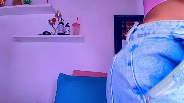 alexaa walker online show from February 22, 12:08 pm