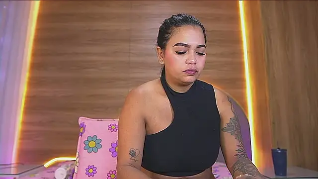 alexaa walker online show from March 3, 12:00 pm