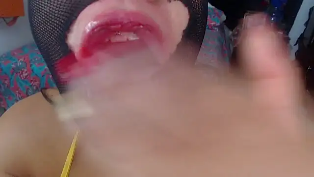 Snapshot of Sharlottee chatting on December 5, 2:53 am Sharlottee online show from December 5, 2:53 am