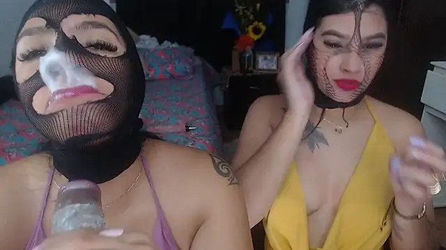 Snapshot of Sharlottee chatting on December 27, 2:36 am Sharlottee online show from December 27, 2:36 am