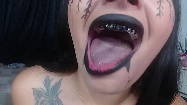 Snapshot of Sharlottee chatting on January 30, 4:06 am Sharlottee online show from January 30, 4:06 am