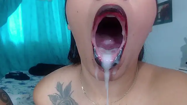 Snapshot of Sharlottee chatting on February 8, 3:42 pm Sharlottee online show from February 8, 3:42 pm