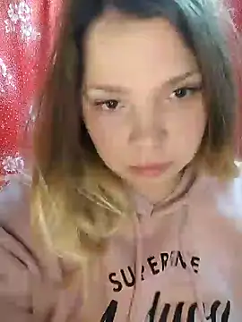 Snapshot of Zuli_Kiska chatting on December 3, 8:28 pm Zuli Kiska online show from December 3, 8:28 pm