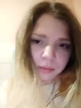 Snapshot of Zuli_Kiska chatting on December 10, 8:49 pm Zuli Kiska online show from December 10, 8:49 pm