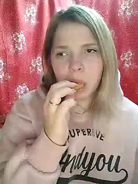 Snapshot of Zuli_Kiska chatting on December 19, 9:38 pm Zuli Kiska online show from December 19, 9:38 pm