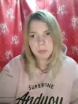 Snapshot of Zuli_Kiska chatting on December 20, 9:39 pm Zuli Kiska online show from December 20, 9:39 pm