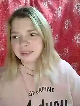 Snapshot of Zuli_Kiska chatting on December 27, 12:01 pm Zuli Kiska online show from December 27, 12:01 pm