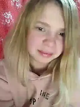 Snapshot of Zuli_Kiska chatting on January 3, 11:44 pm Zuli Kiska online show from January 3, 11:44 pm