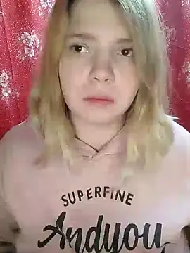 Snapshot of Zuli_Kiska chatting on January 6, 9:11 pm Zuli Kiska online show from January 6, 9:11 pm