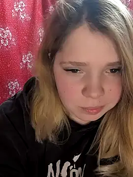 Snapshot of Zuli_Kiska chatting on February 22, 12:16 am Zuli Kiska online show from February 22, 12:16 am