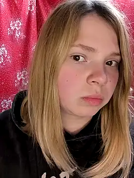 Snapshot of Zuli_Kiska chatting on March 12, 8:20 pm Zuli Kiska online show from March 12, 8:20 pm