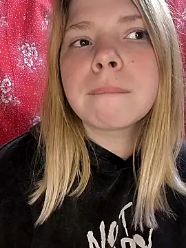 Snapshot of Zuli_Kiska chatting on March 22, 9:31 pm Zuli Kiska online show from March 22, 9:31 pm