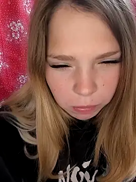 Snapshot of Zuli_Kiska chatting on September 28, 11:04 am Zuli Kiska online show from September 28, 11:04 am