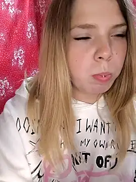 Snapshot of Zuli_Kiska chatting on October 3, 11:18 am Zuli Kiska online show from October 3, 11:18 am