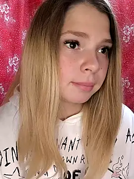 Snapshot of Zuli_Kiska chatting on October 6, 11:18 am Zuli Kiska online show from October 6, 11:18 am