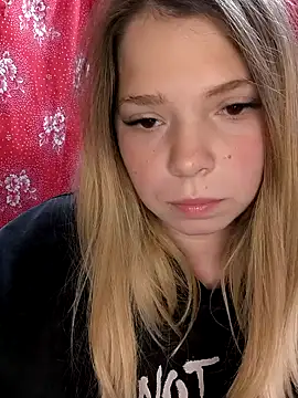 Snapshot of Zuli_Kiska chatting on October 7, 7:55 pm Zuli Kiska online show from October 7, 7:55 pm