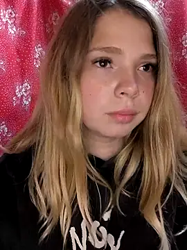 Snapshot of Zuli_Kiska chatting on October 11, 7:34 pm Zuli Kiska online show from October 11, 7:34 pm