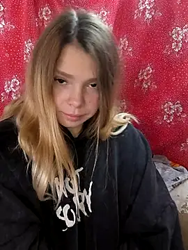 Snapshot of Zuli_Kiska chatting on October 23, 8:13 am Zuli Kiska online show from October 23, 8:13 am