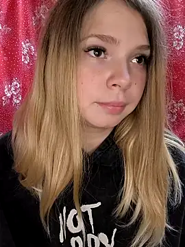 Snapshot of Zuli_Kiska chatting on October 27, 8:29 am Zuli Kiska online show from October 27, 8:29 am