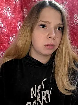 Snapshot of Zuli_Kiska chatting on November 12, 11:10 am Zuli Kiska online show from November 12, 11:10 am