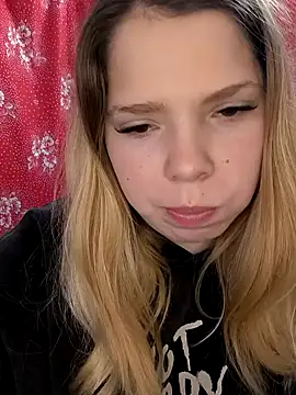 Snapshot of Zuli_Kiska chatting on November 14, 12:04 pm Zuli Kiska online show from November 14, 12:04 pm