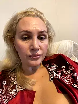 YourBlondee online show from October 31, 2:23 am