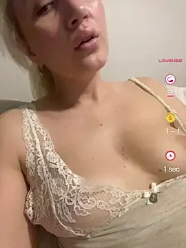 YourBlondee online show from June 8, 1:44 pm