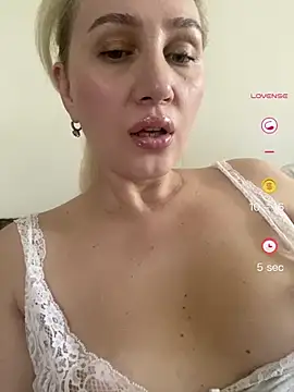 YourBlondee online show from June 9, 4:24 am