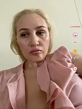 Snapshot of YourBlondee chatting on June 16, 1:41 am YourBlondee online show from June 16, 1:41 am