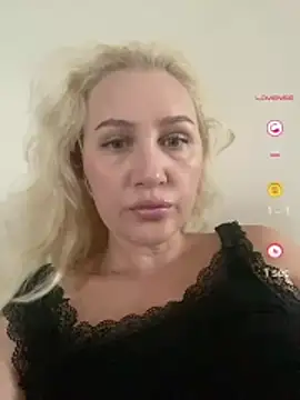 Snapshot of YourBlondee chatting on July 6, 12:51 am YourBlondee online show from July 6, 12:51 am