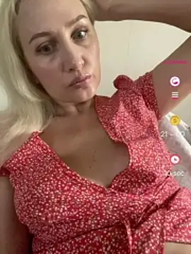 Snapshot of YourBlondee chatting on July 14, 12:24 am YourBlondee online show from July 14, 12:24 am