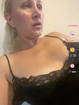 Snapshot of YourBlondee chatting on July 18, 1:15 pm YourBlondee online show from July 18, 1:15 pm