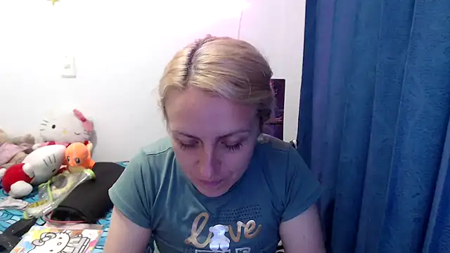 Snapshot of kittykalor09 chatting on December 12, 5:10 am kittykalor09 online show from December 12, 5:10 am