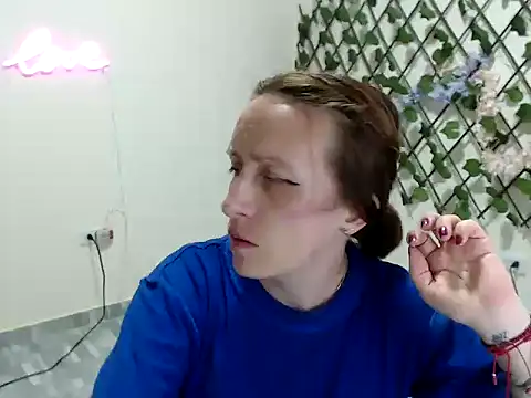 Snapshot of kittykalor09 chatting on April 25, 1:19 am kittykalor09 online show from April 25, 1:19 am