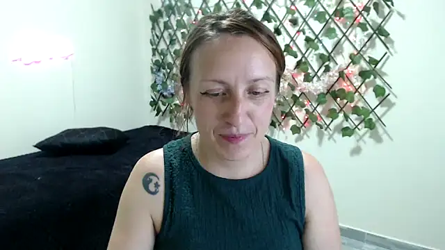 Snapshot of kittykalor09 chatting on May 18, 12:18 am kittykalor09 online show from May 18, 12:18 am