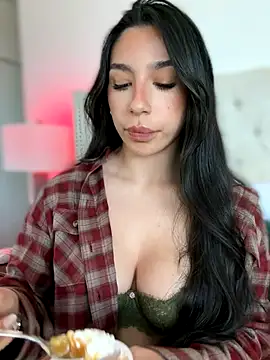 LoveLillyy online show from December 17, 7:20 pm