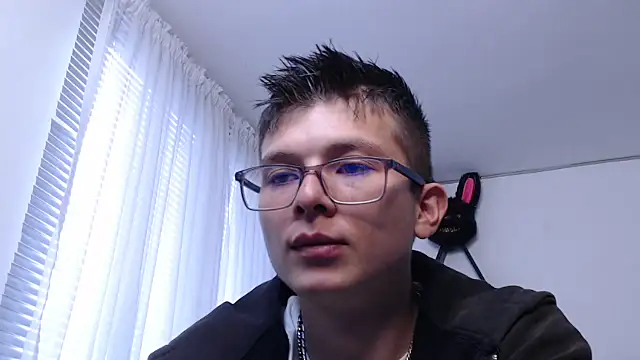 Snapshot of MathewCollin chatting on March 8, 8:35 pm MathewCollin online show from March 8, 8:35 pm