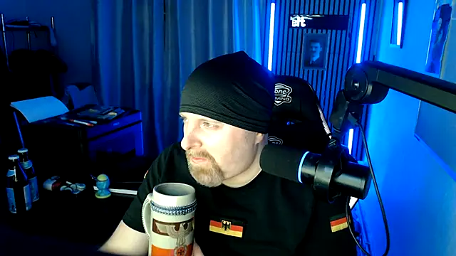 DerPornoPete online show from April 22, 9:49 pm