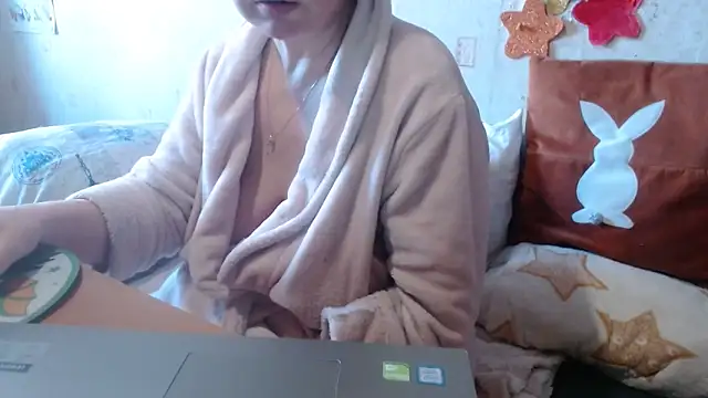 QueenLana online show from February 11, 1:30 pm